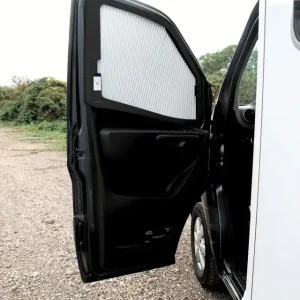 REMIfront IV Fahrerhausverdunkelung Seite links mit Griff passend für Mercedes Sprinter ab BJ19, schwarz | Kundenfavorit