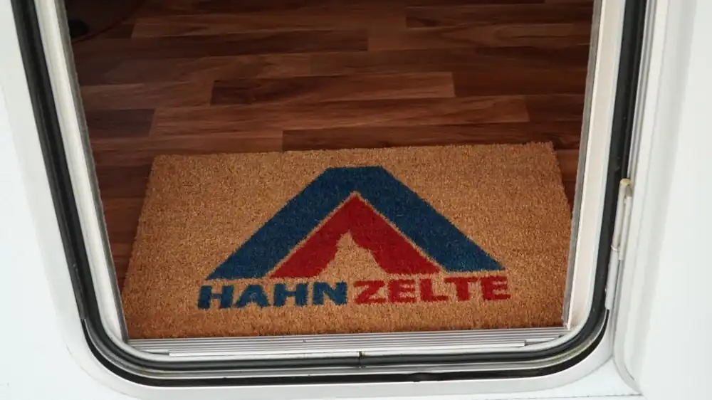 Kokos-Fußmatte mit Hahn Zelte Logo 40x60cm - Letzte Stücke